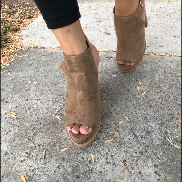 Taupe Faux Suede Chunky heels - Picture 2 of 5